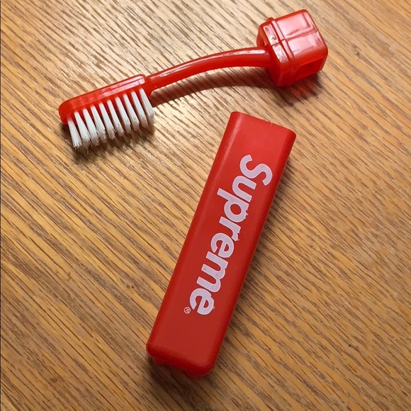 Supreme Travel Toothbrush 🦷 - Picture 3 of 4